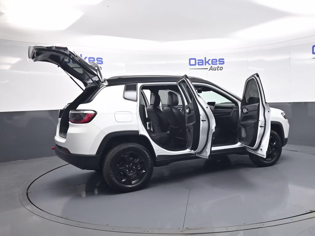 2023 Bright White Clearcoat Jeep Compass Trailhawk 4X4 SUV
