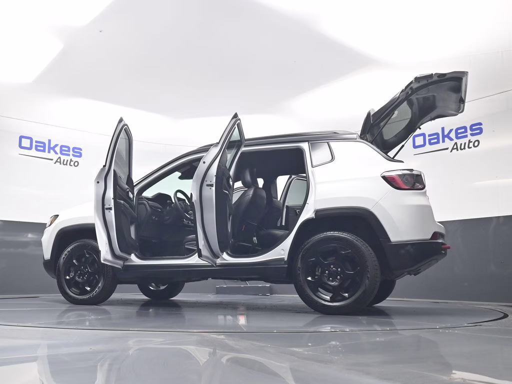 2023 Bright White Clearcoat Jeep Compass Trailhawk 4X4 SUV