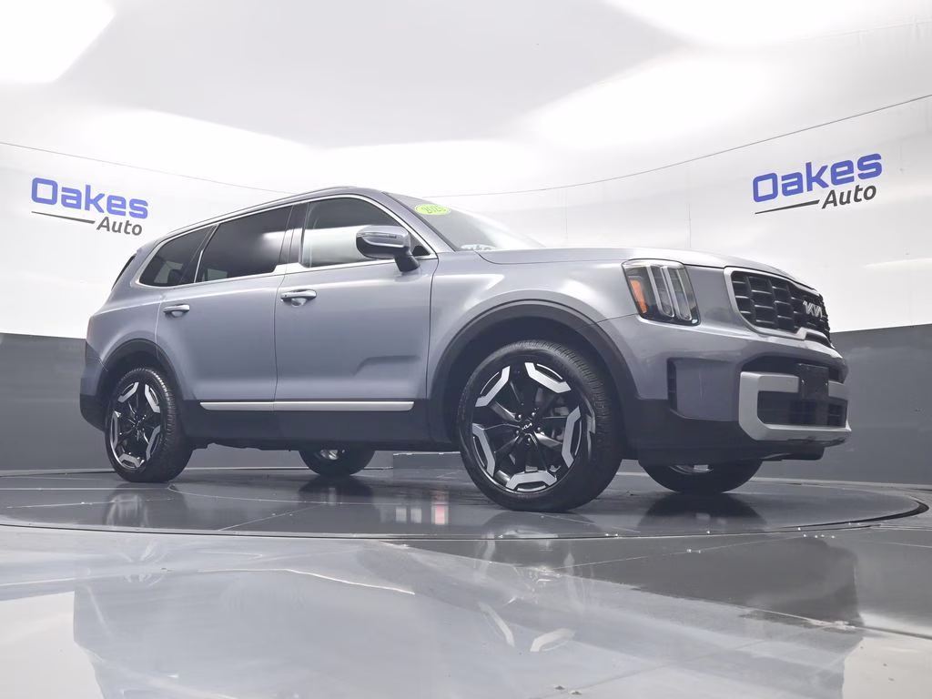 2025 Everlasting Silver Kia Telluride S AWD SUV
