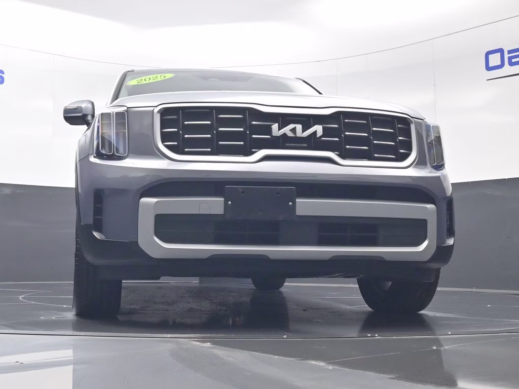 2025 Everlasting Silver Kia Telluride S AWD SUV