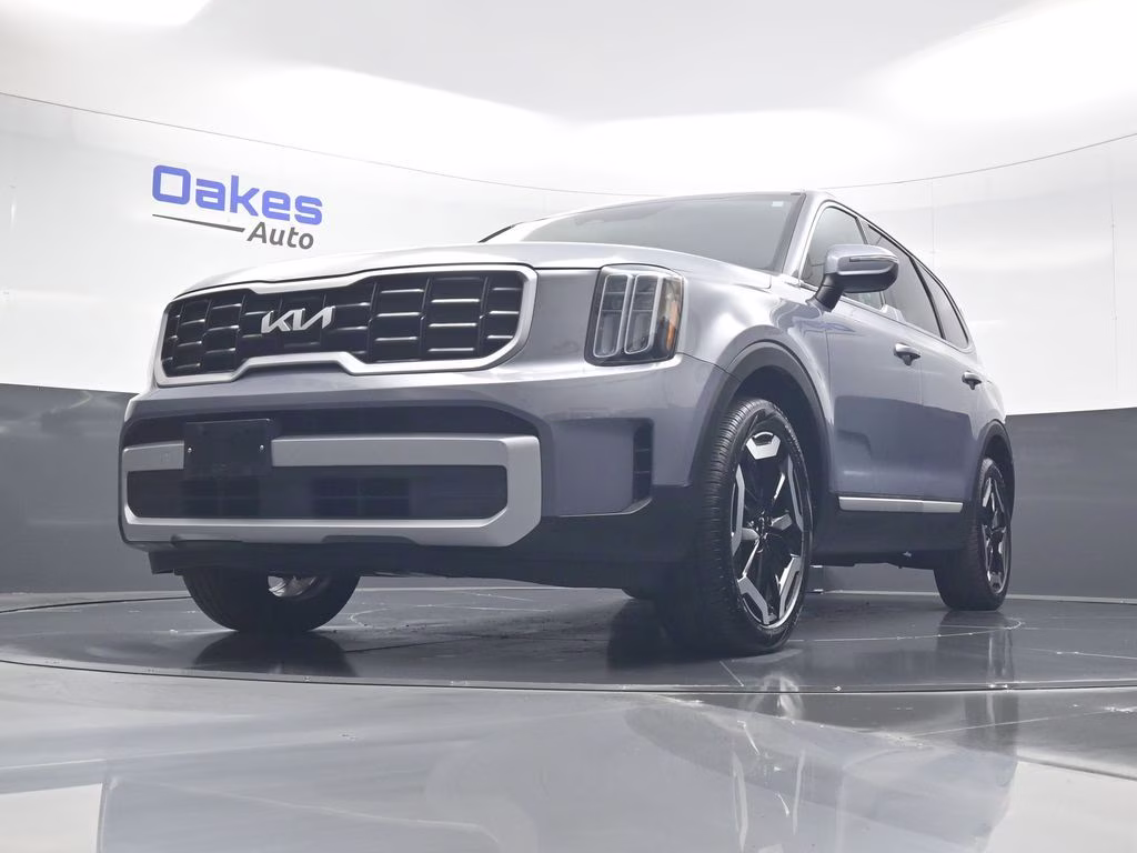 2025 Everlasting Silver Kia Telluride S AWD SUV