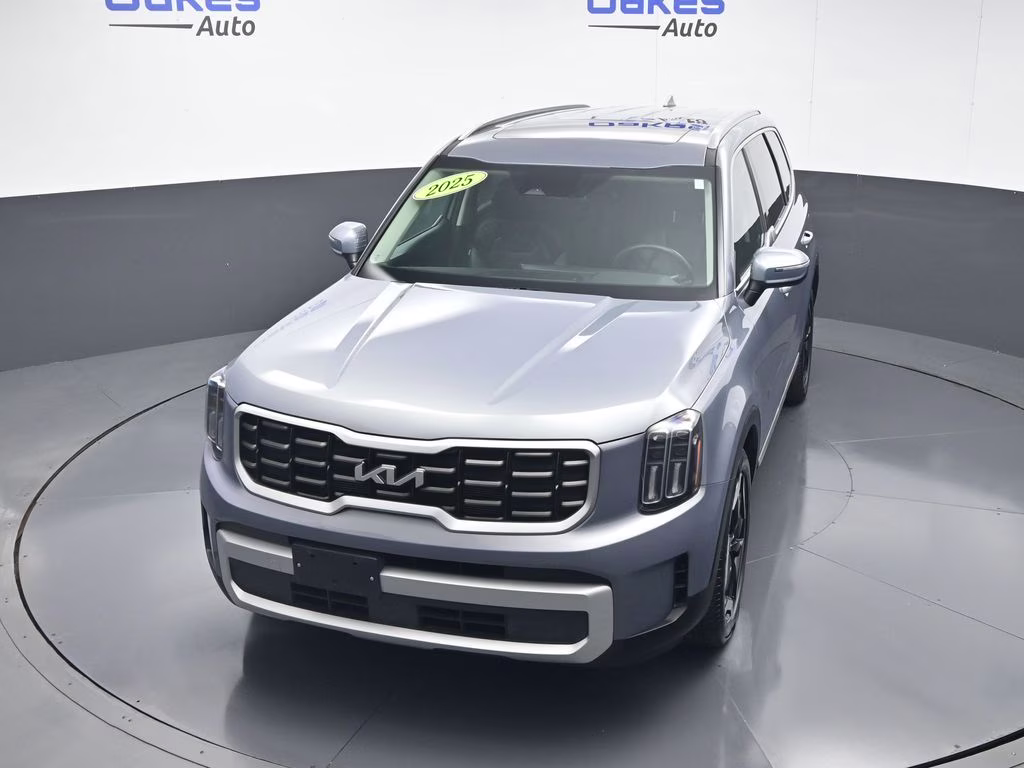 2025 Everlasting Silver Kia Telluride S AWD SUV