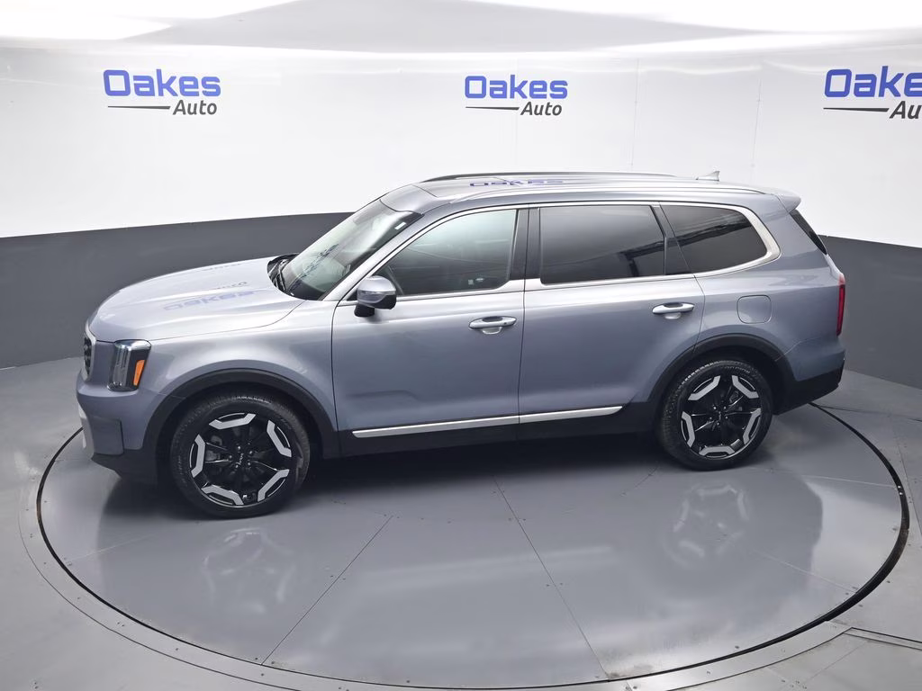 2025 Everlasting Silver Kia Telluride S AWD SUV