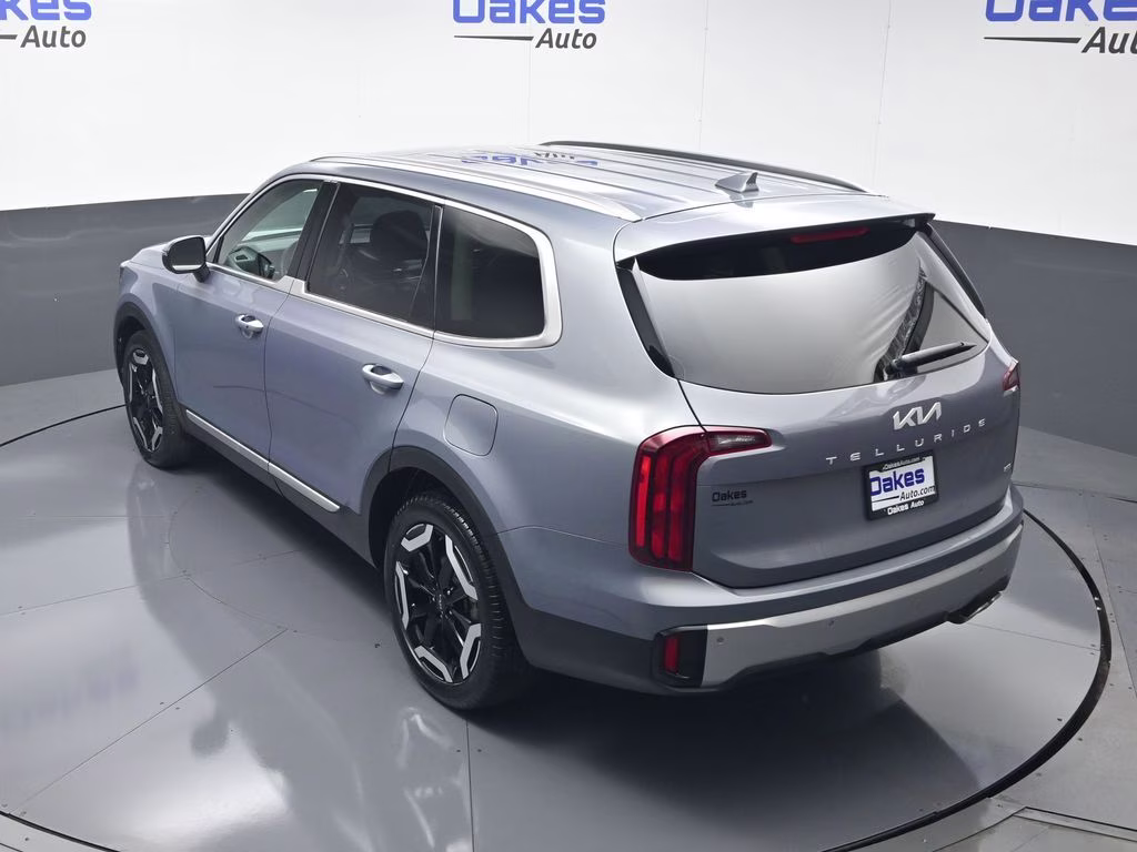 2025 Everlasting Silver Kia Telluride S AWD SUV