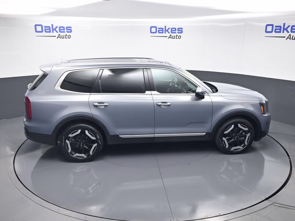 2025 Everlasting Silver Kia Telluride S AWD SUV
