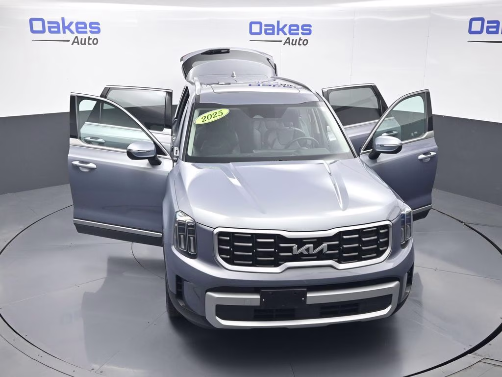 2025 Everlasting Silver Kia Telluride S AWD SUV