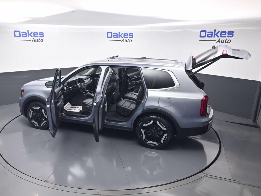 2025 Everlasting Silver Kia Telluride S AWD SUV