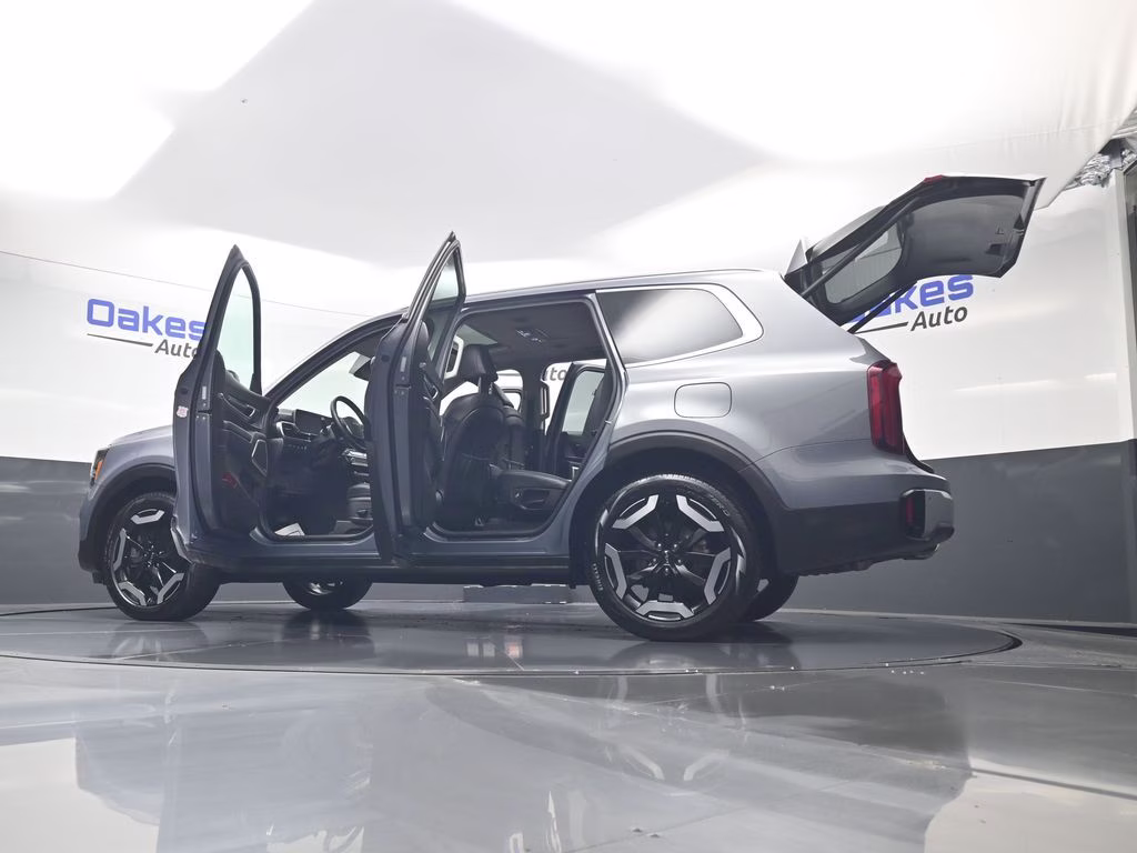 2025 Everlasting Silver Kia Telluride S AWD SUV
