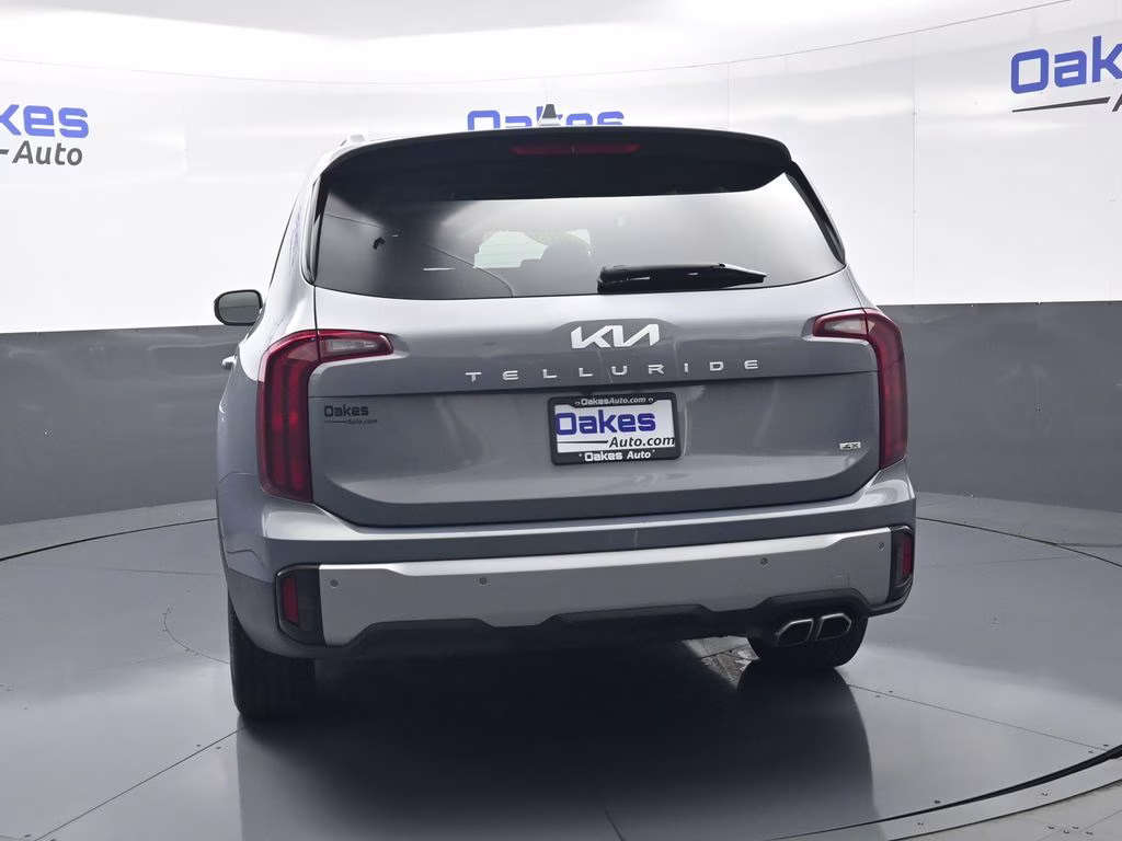 2025 Everlasting Silver Kia Telluride S AWD SUV