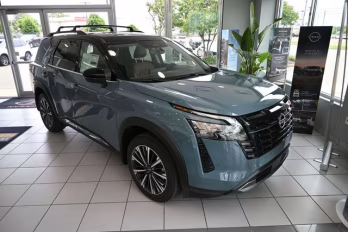 2026 Baltic Teal/Super Black Nissan Pathfinder Platinum SUV