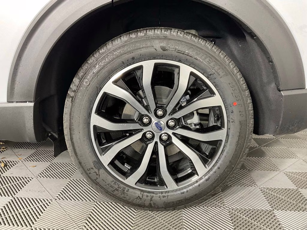 2026 White Ford Explorer ST-Line RWD SUV