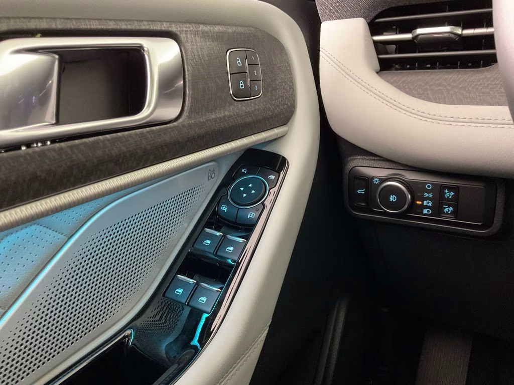 2026 Black Ford Explorer Platinum 4X4 SUV