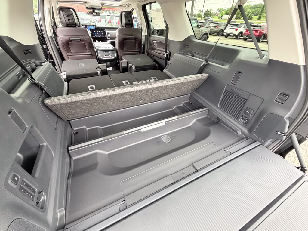 2026 Agate Black Metallic Ford Expedition Max Platinum 4X4 SUV