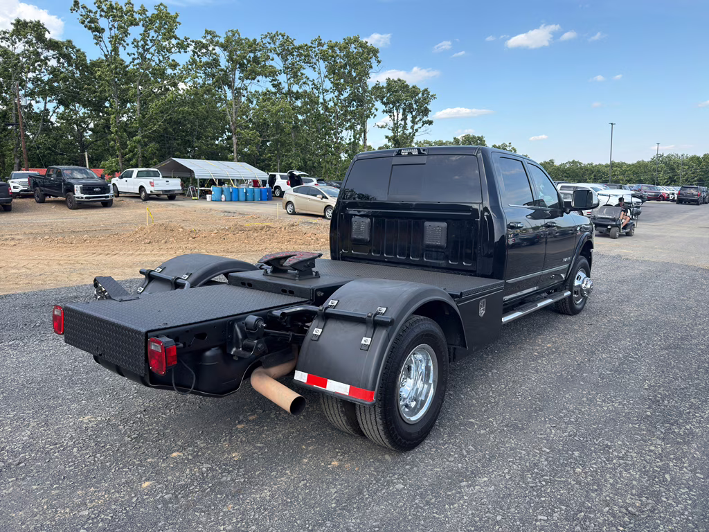 2022 Diamond Black Crystal Pearlcoat Ram 3500 Chassis Limited 4X4 Truck
