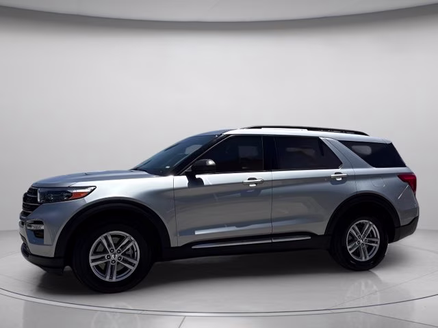 2023 Silver Metallic Ford Explorer XLT RWD SUV