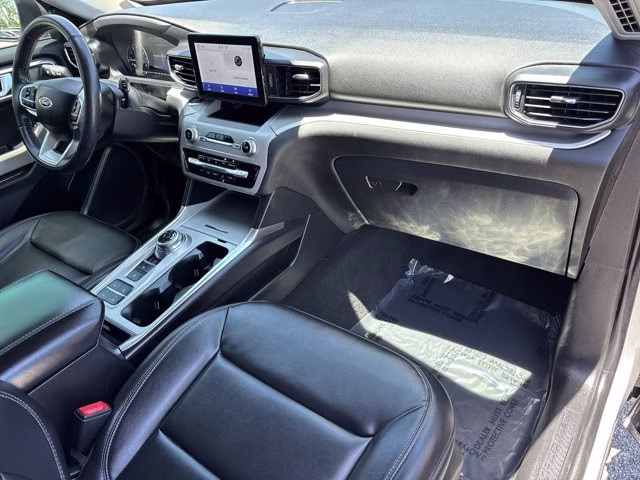 2023 Silver Metallic Ford Explorer XLT RWD SUV