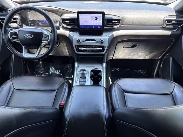 2023 Silver Metallic Ford Explorer XLT RWD SUV