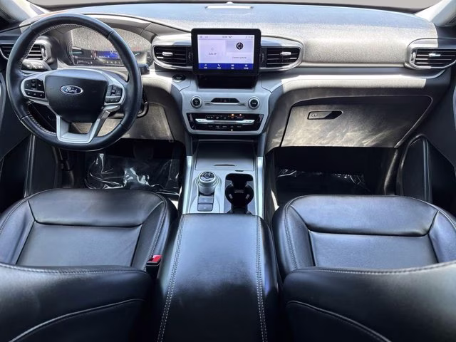 2023 Silver Metallic Ford Explorer XLT RWD SUV