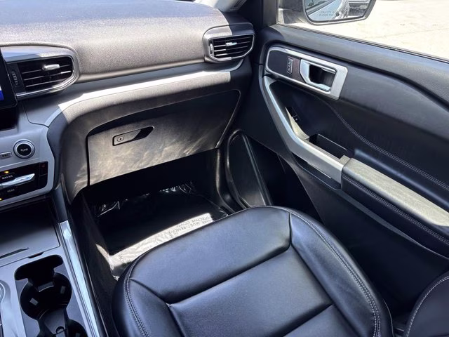 2023 Silver Metallic Ford Explorer XLT RWD SUV