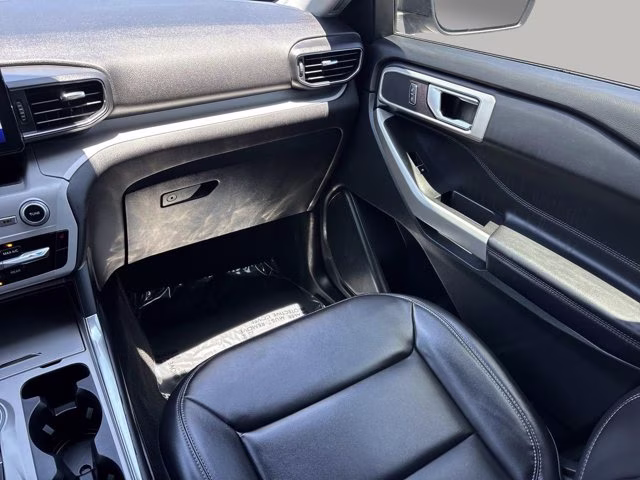 2023 Silver Metallic Ford Explorer XLT RWD SUV