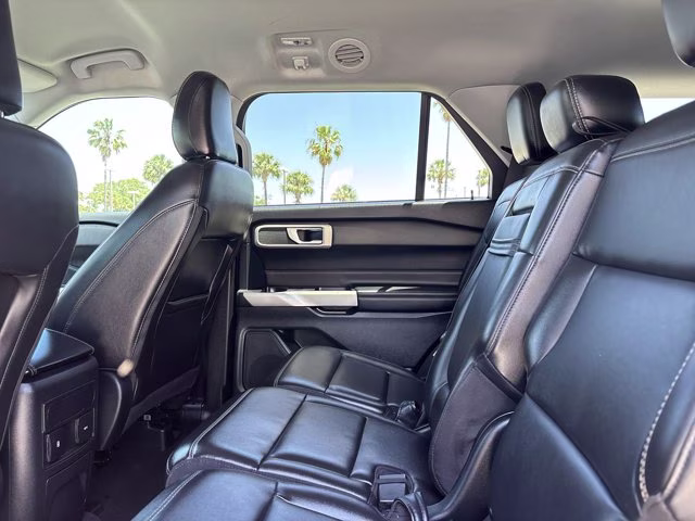 2023 Silver Metallic Ford Explorer XLT RWD SUV