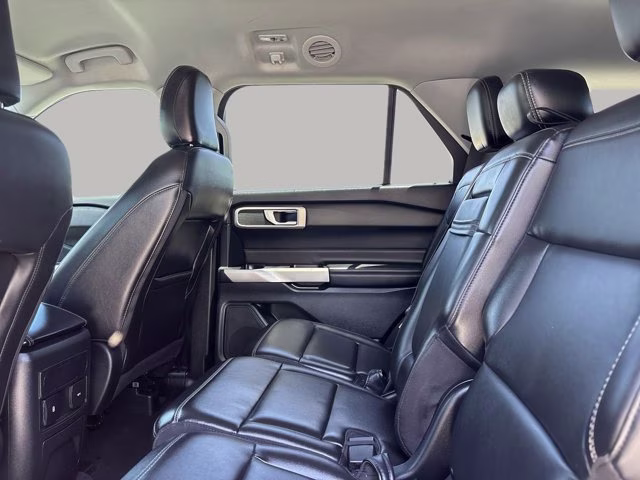 2023 Silver Metallic Ford Explorer XLT RWD SUV