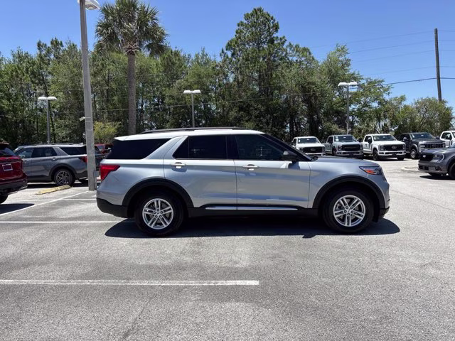 2023 Silver Metallic Ford Explorer XLT RWD SUV