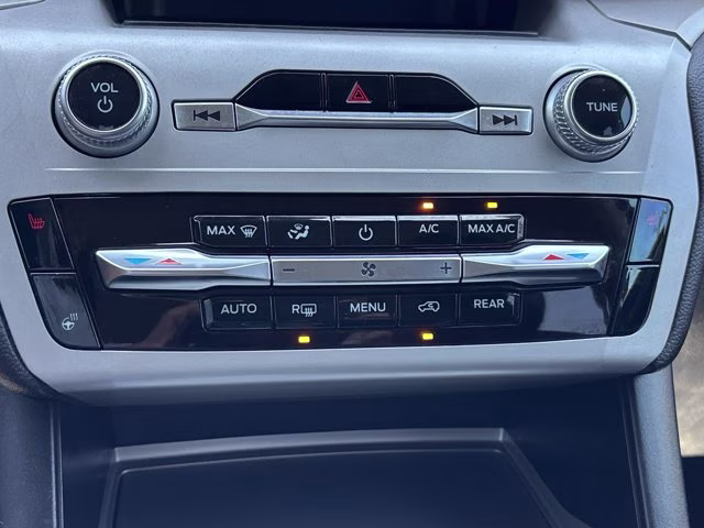 2023 Silver Metallic Ford Explorer XLT RWD SUV