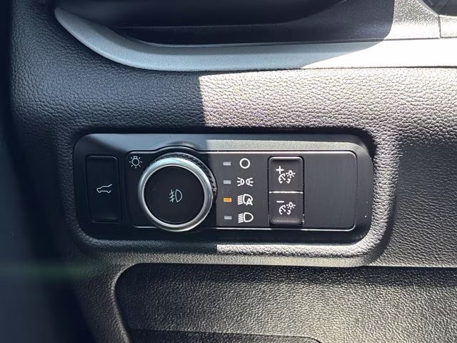 2023 Silver Metallic Ford Explorer XLT RWD SUV