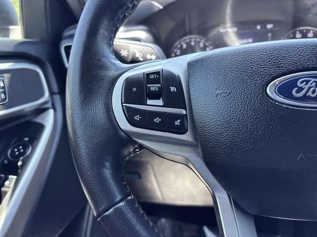2023 Silver Metallic Ford Explorer XLT RWD SUV