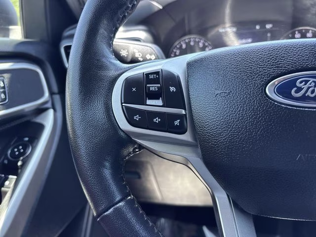 2023 Silver Metallic Ford Explorer XLT RWD SUV