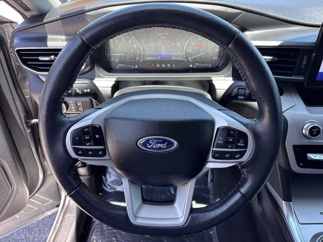 2023 Silver Metallic Ford Explorer XLT RWD SUV