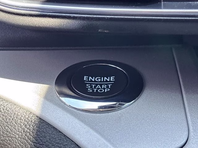 2023 Silver Metallic Ford Explorer XLT RWD SUV