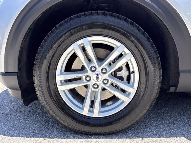 2023 Silver Metallic Ford Explorer XLT RWD SUV