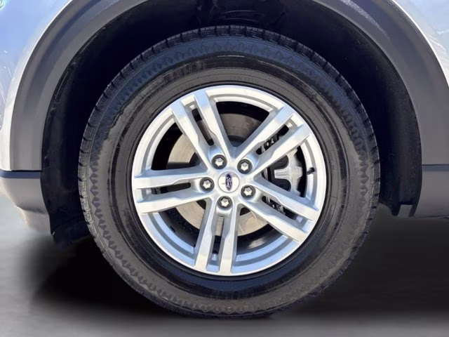 2023 Silver Metallic Ford Explorer XLT RWD SUV