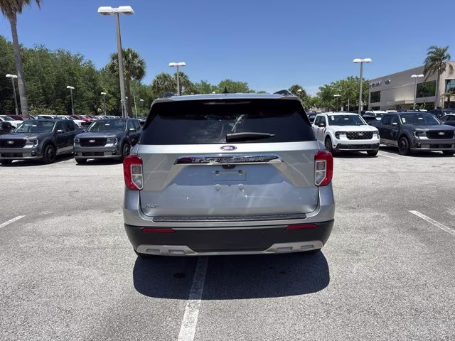 2023 Silver Metallic Ford Explorer XLT RWD SUV
