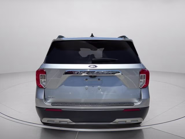 2023 Silver Metallic Ford Explorer XLT RWD SUV