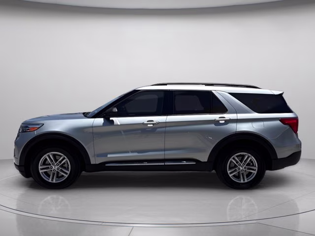 2023 Silver Metallic Ford Explorer XLT RWD SUV