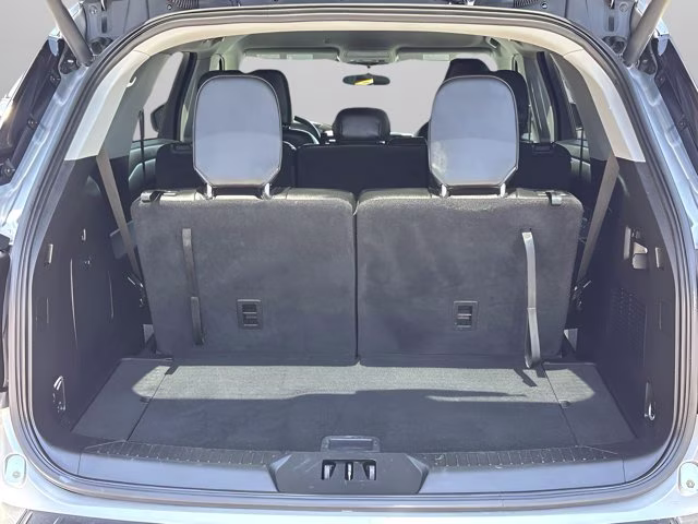 2023 Silver Metallic Ford Explorer XLT RWD SUV