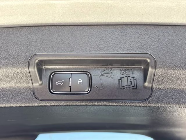 2023 Silver Metallic Ford Explorer XLT RWD SUV