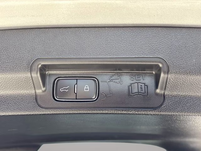 2023 Silver Metallic Ford Explorer XLT RWD SUV