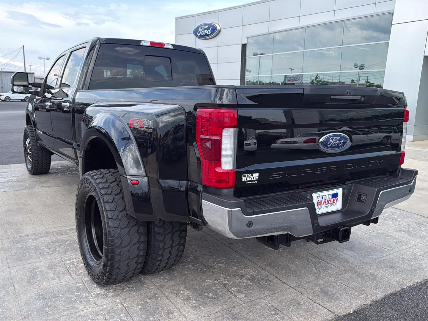 2018 Shadow Black Ford Super Duty F-350 DRW Lariat 4X4 Truck