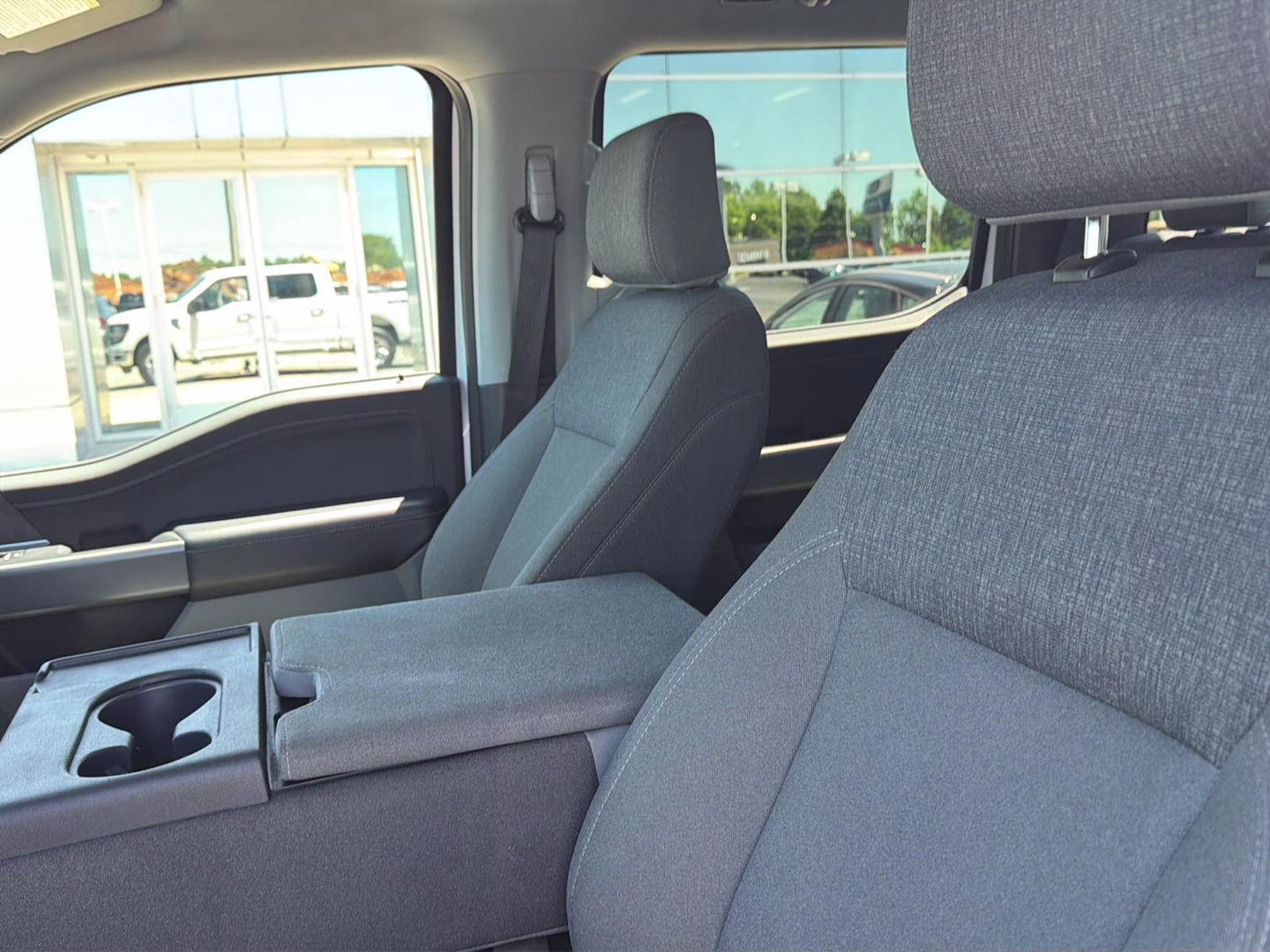 2024 Oxford White Ford F-150 XLT 4X4 Truck