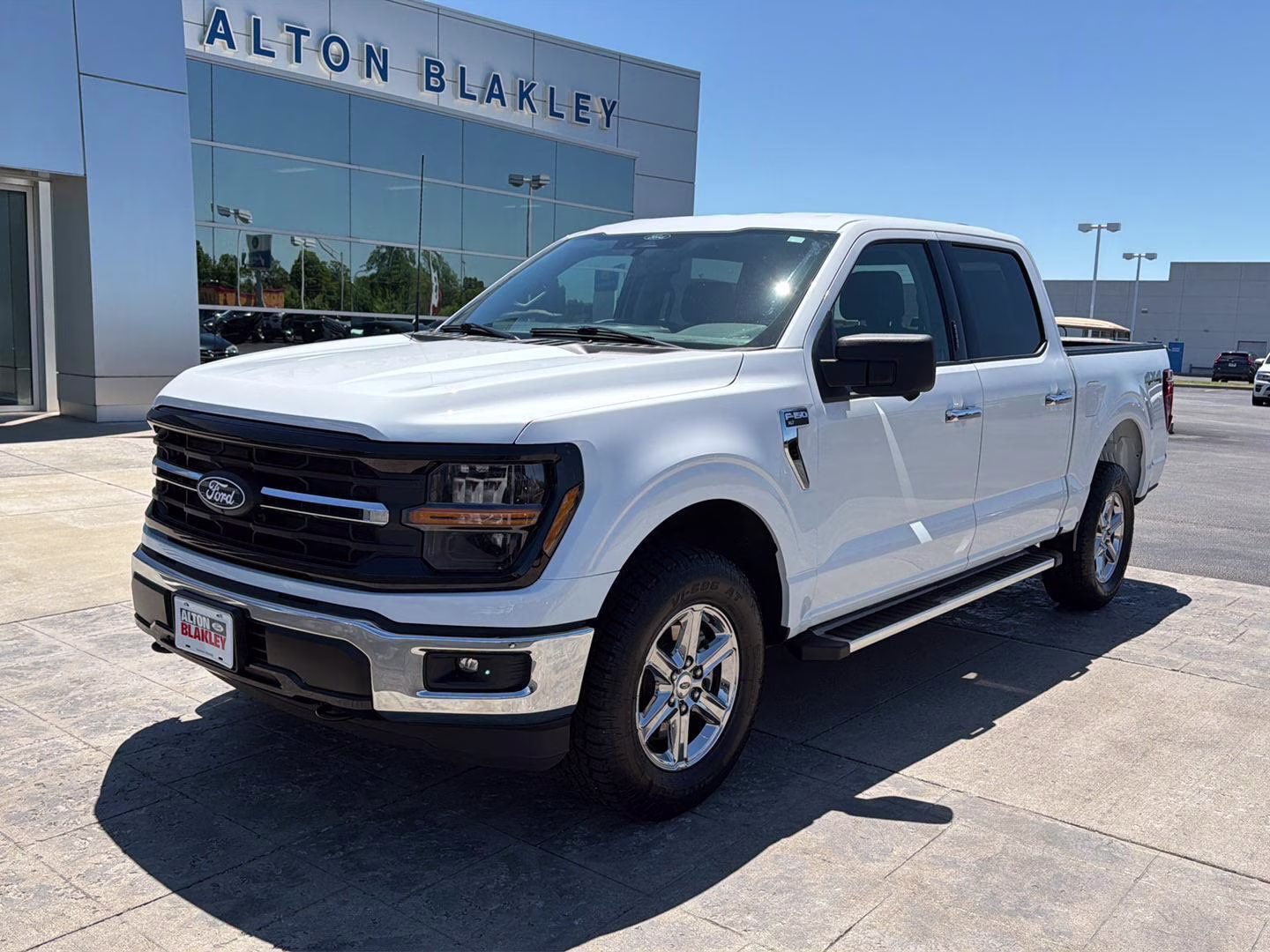 2024 Oxford White Ford F-150 XLT 4X4 Truck