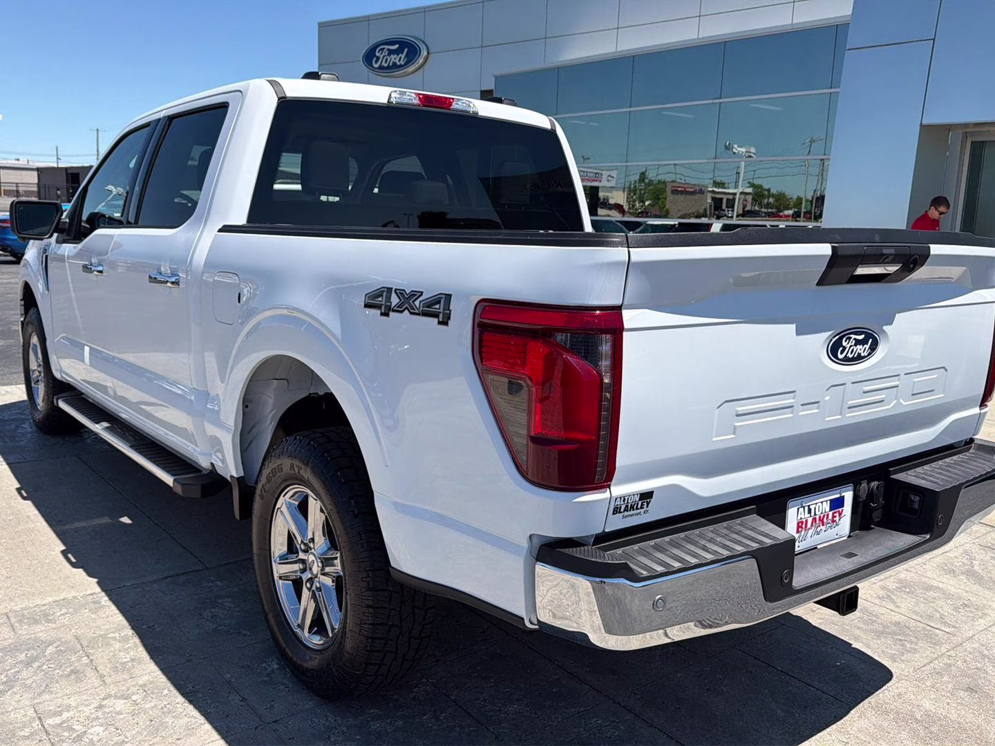 2024 Oxford White Ford F-150 XLT 4X4 Truck