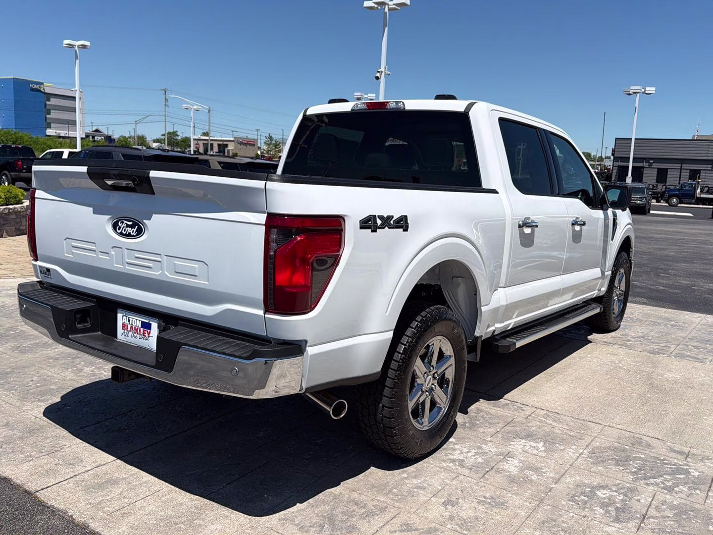 2024 Oxford White Ford F-150 XLT 4X4 Truck