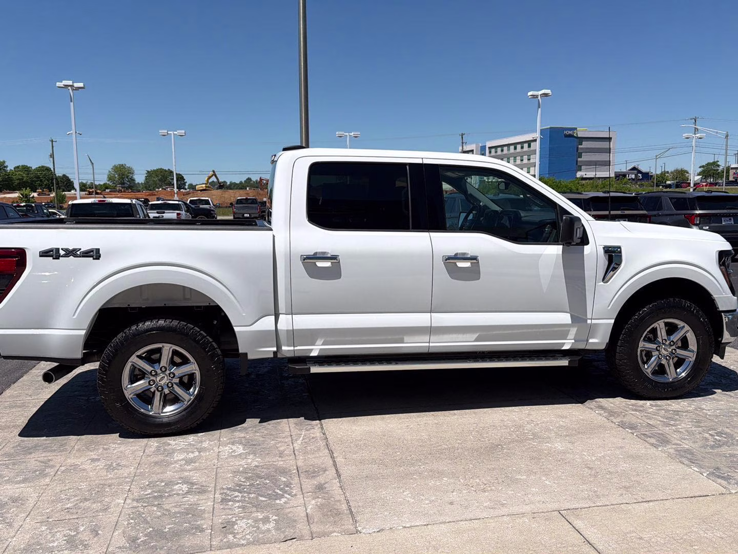 2024 Oxford White Ford F-150 XLT 4X4 Truck