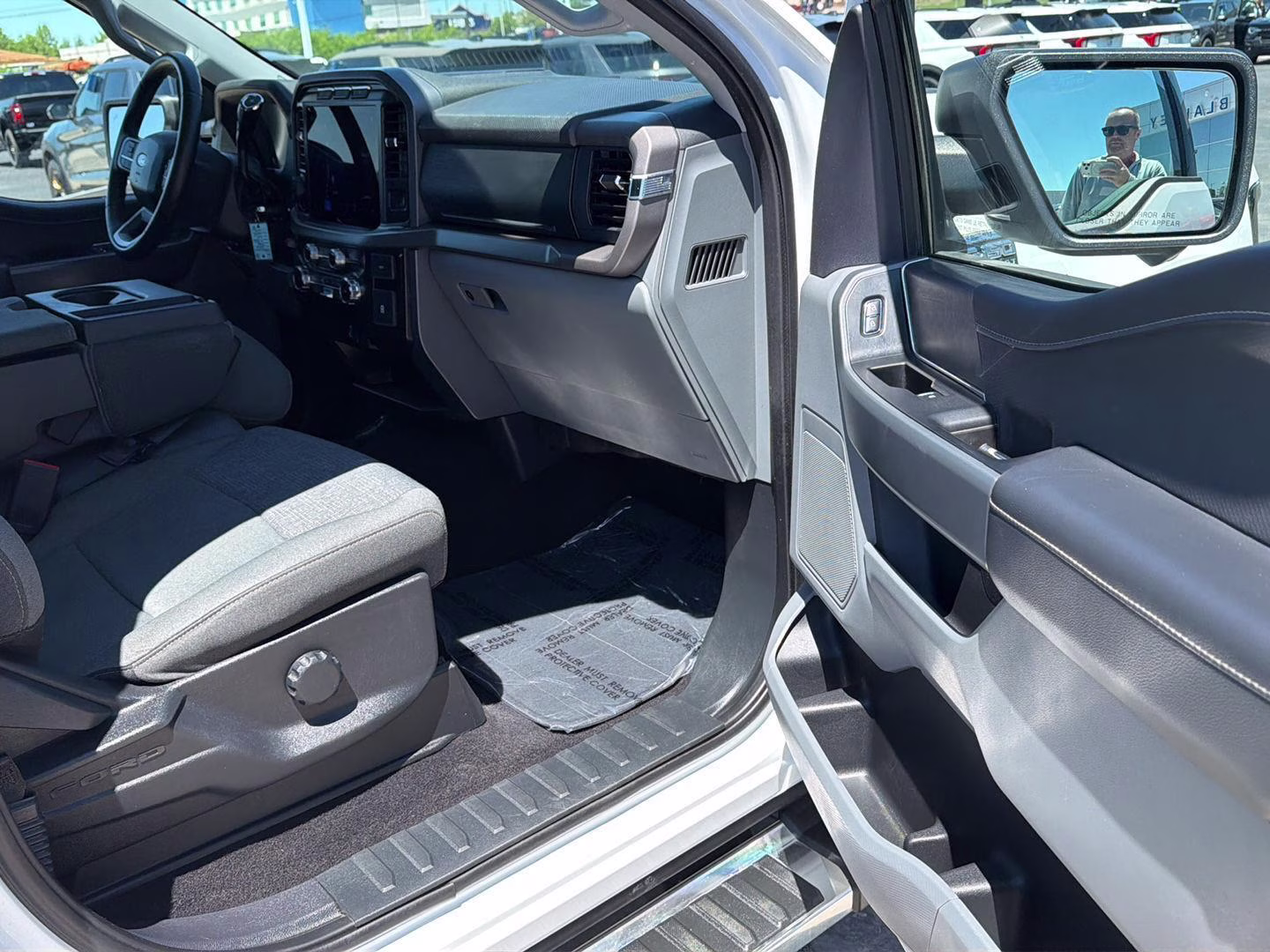2024 Oxford White Ford F-150 XLT 4X4 Truck