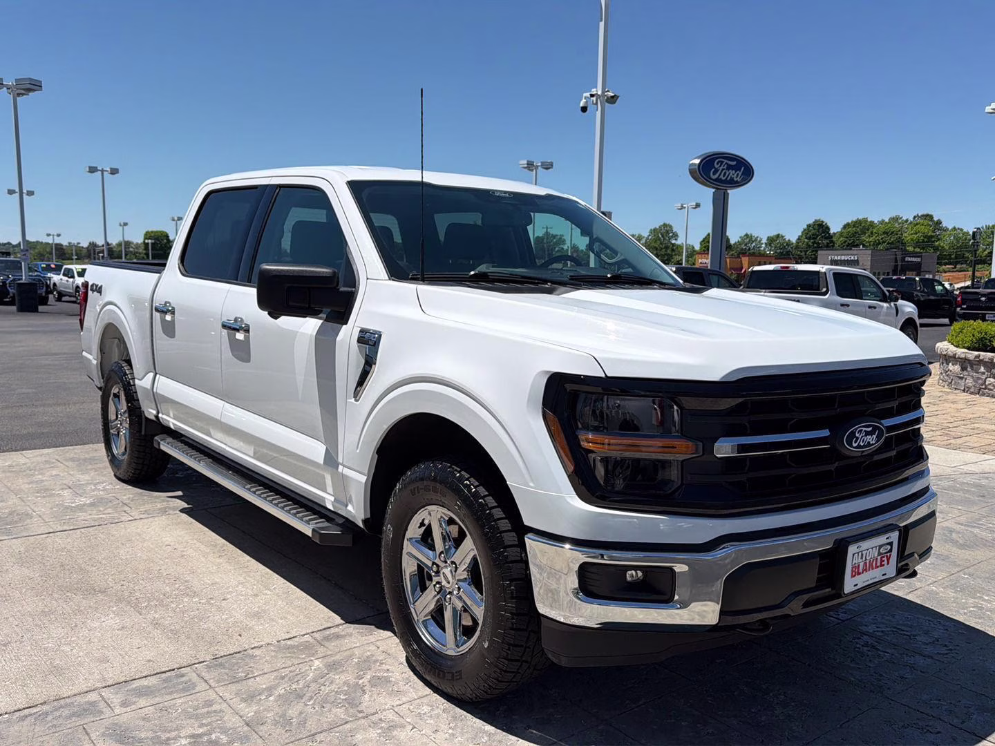 2024 Oxford White Ford F-150 XLT 4X4 Truck