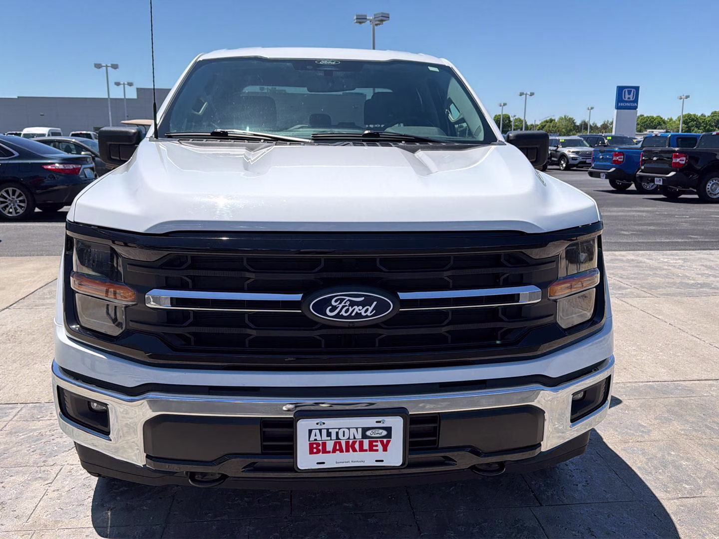 2024 Oxford White Ford F-150 XLT 4X4 Truck
